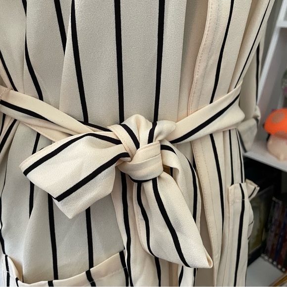 Long cream and striped blazer - Picture 9 of 11